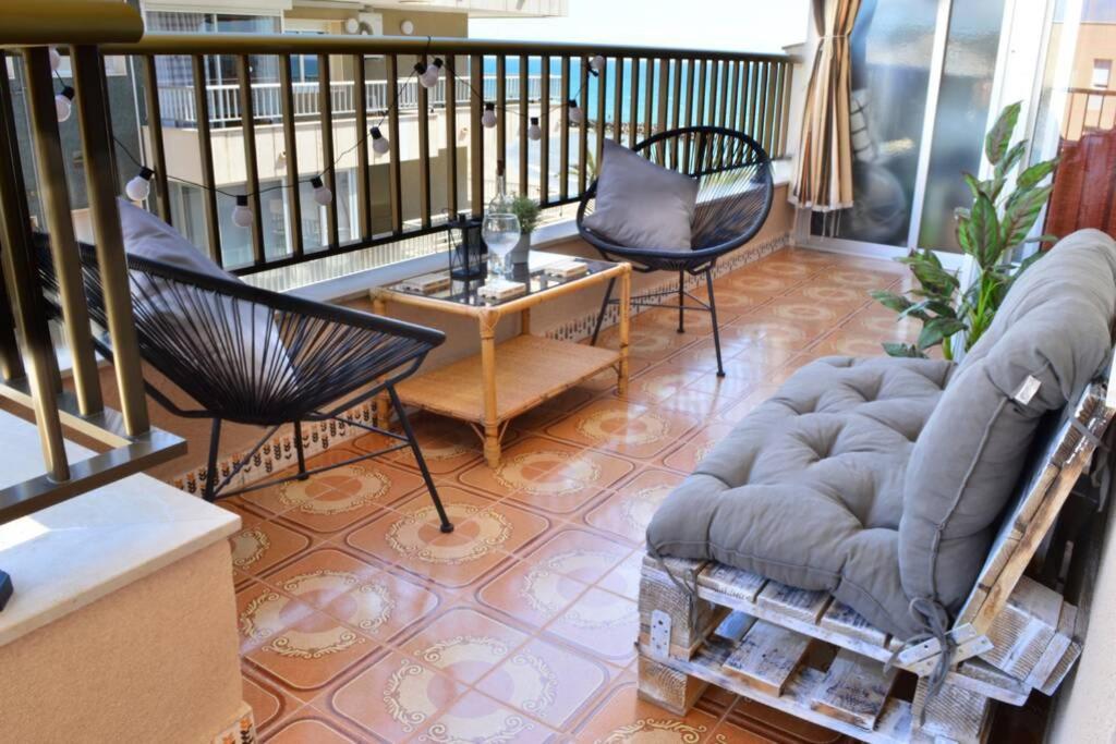 Seafront Amazing Terrace 2 Double & 2 Single Bed *